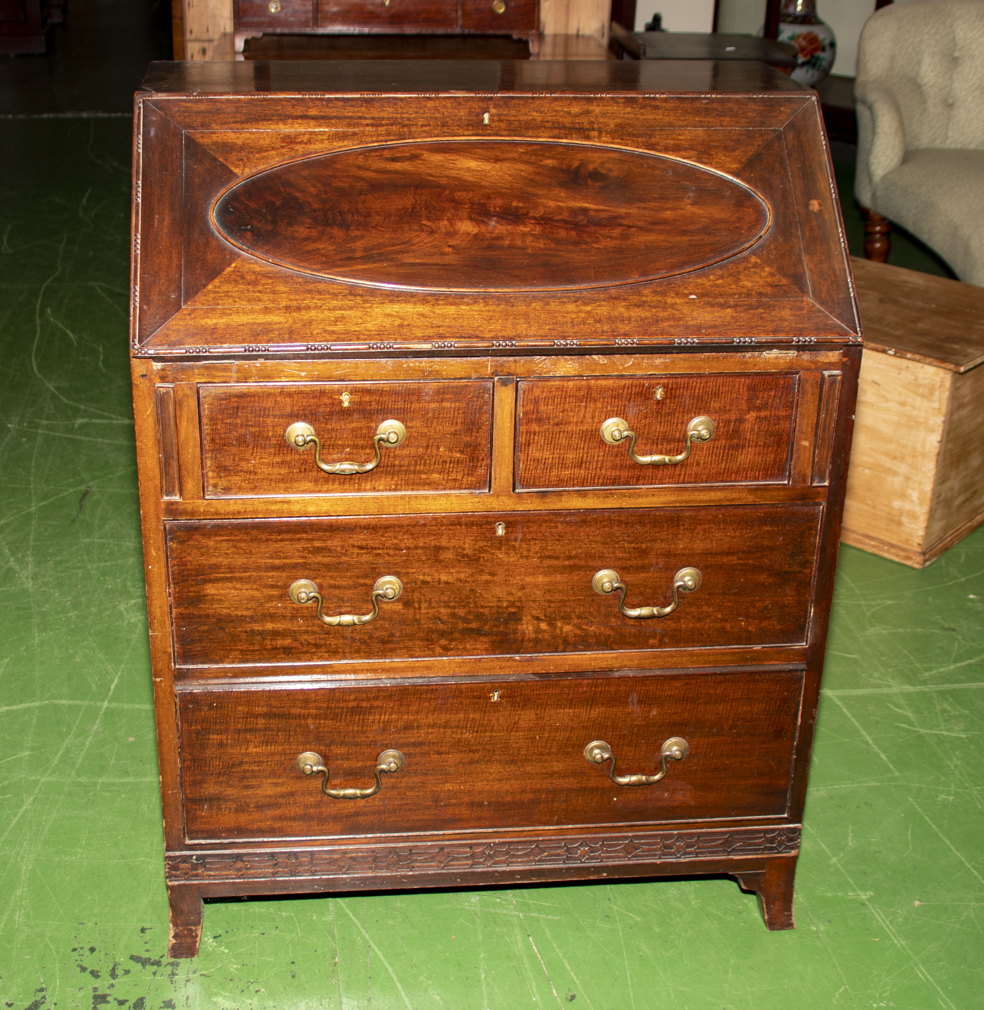 A mahogany bureau with fitted interior - Image 2 of 2