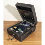 Vintage 1930s Decca Salon Junior wind up gramophone, in very good condition