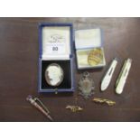 A small selection of Victorian and Edwardian jewellery to include a set oval profile shell cameo