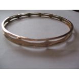 A 9ct gold bracelet, 8cm diameter 13.93 total weight