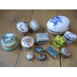 A quantity of trinket and porcelain boxes to include Limoges, Worcester and a 1995 Halcyon Days box