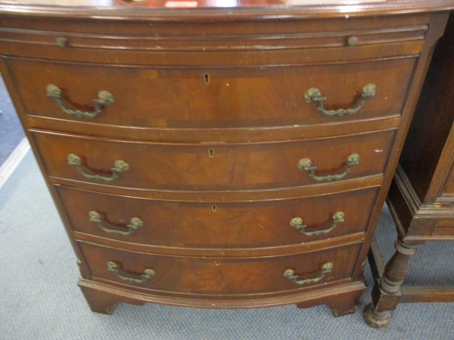 A reproduction mahogany bow fronted chest of four graduated drawers - Image 3 of 4