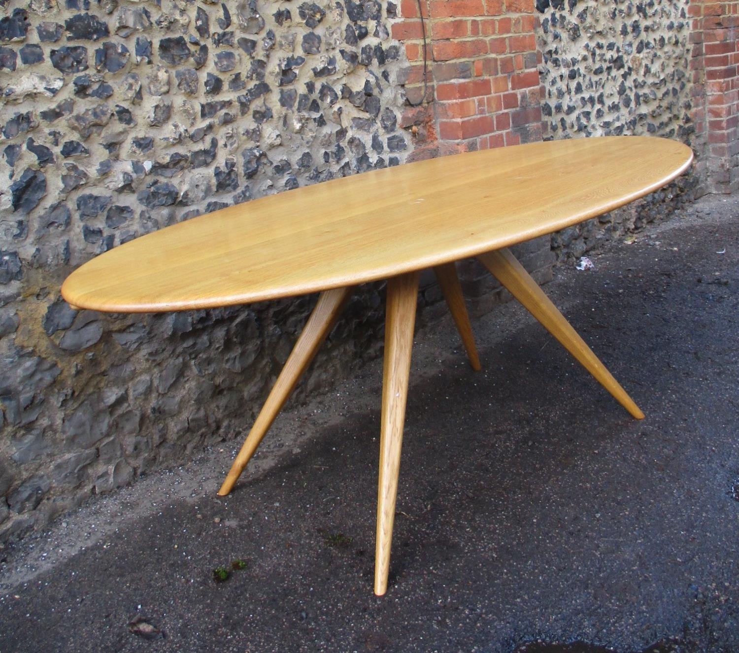 A Modern Design light oak dining table by Benchmark Furniture, of oblong form supported on four - Image 3 of 5