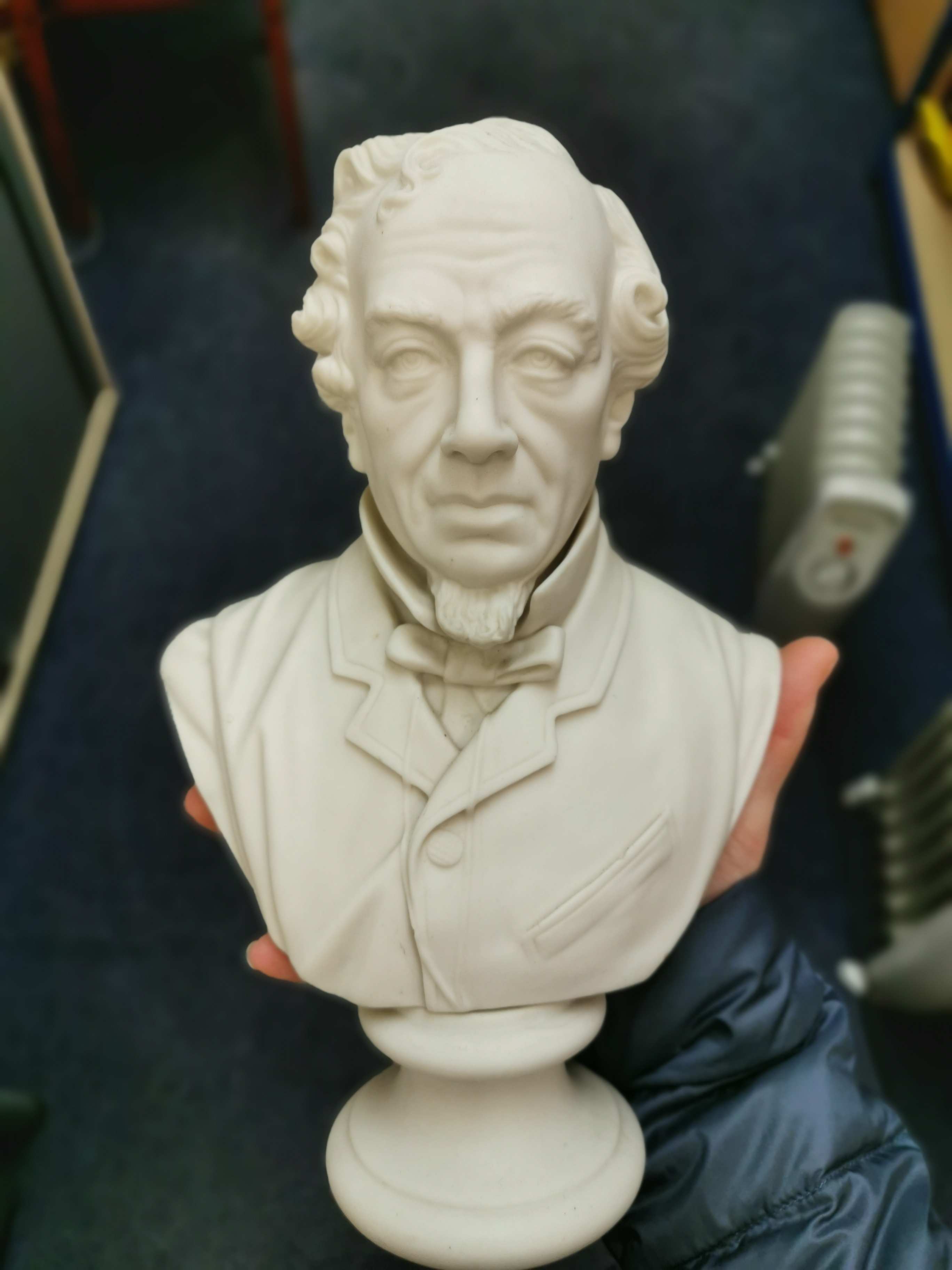 Two late 19th century parian ware busts of British Prime Ministers, to include Benjamin Disraeli, 25 - Image 4 of 7