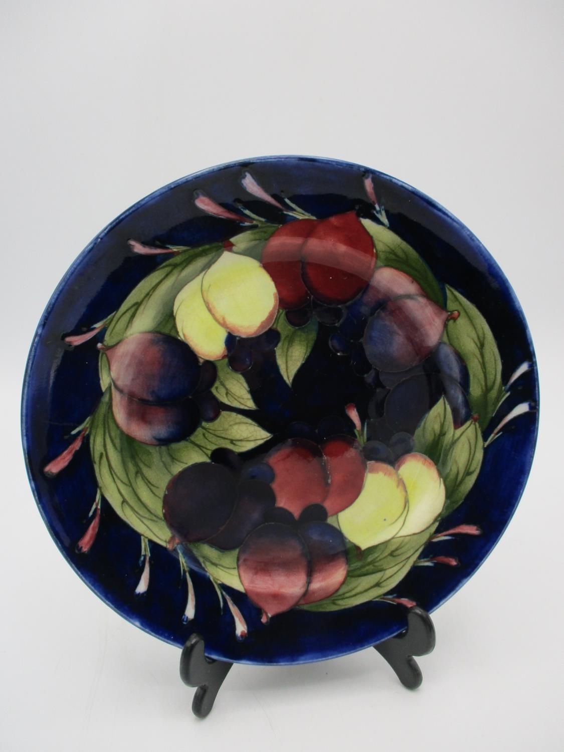 A Walter Moorcroft Wisteria pattern plate, with impressed mark and signature to underside, 21 cm - Image 5 of 7