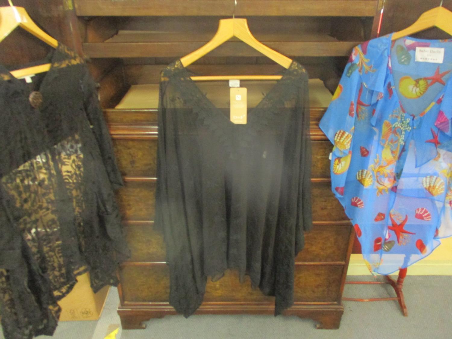 Ladies 20th century evening nightgowns and negligees together with beach over garments and silk - Bild 6 aus 7