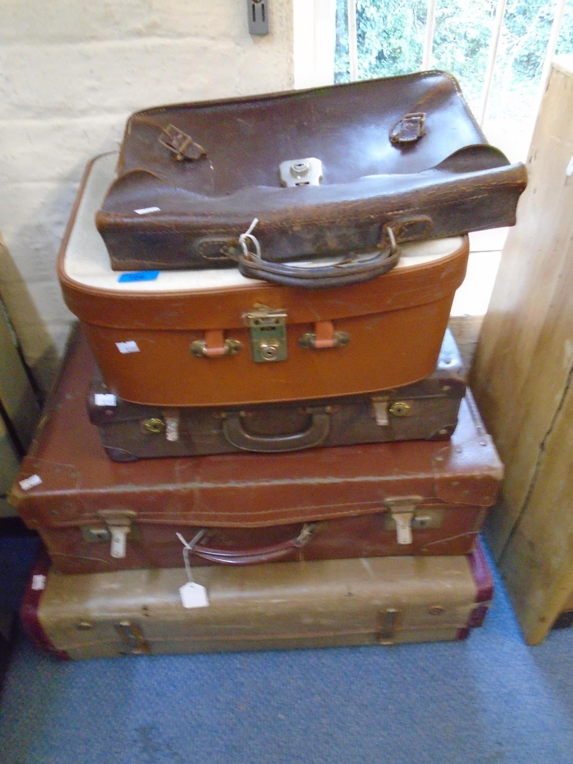 Vintage suitcases and briefcase together with handbags to include one by Natalie Anderson and DKNY - Bild 2 aus 2