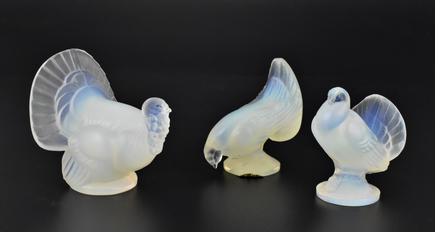 Three Sabino opalescent glass bird models, comprising two miniature doves and a turkey, each