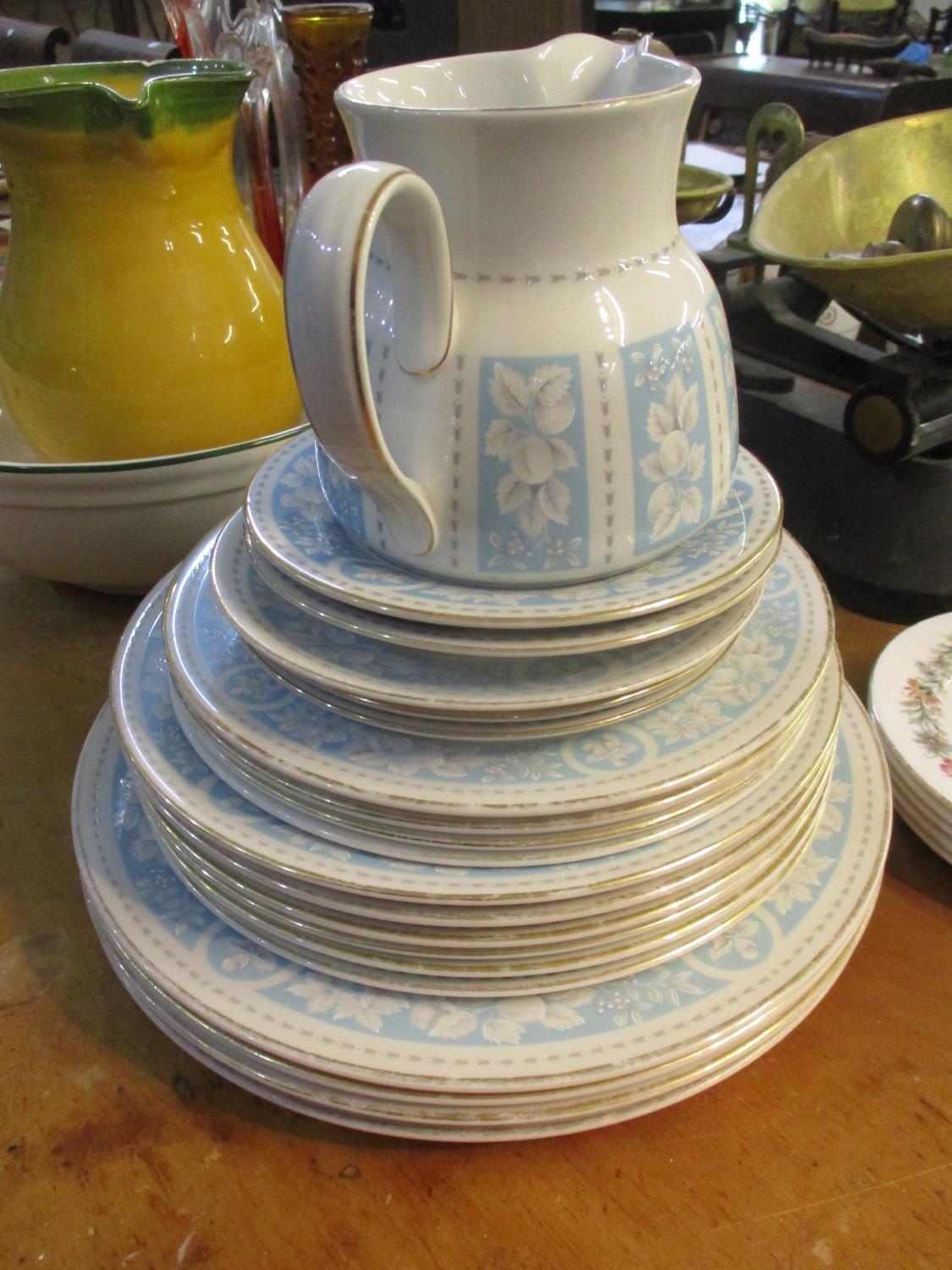 A quantity of Royal Doulton Hampton Court dinner plates, entrée plates and saucers together with a - Bild 4 aus 9