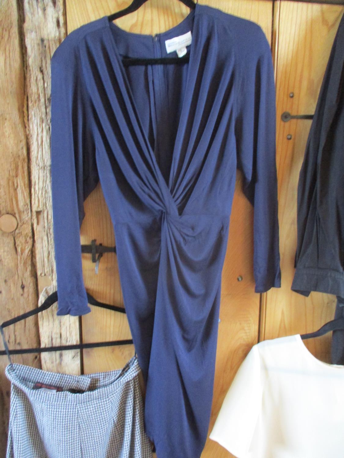 A late 20th century Bruce Oldfield navy evening dress with twisted fabric waistband, plunge neckline - Image 3 of 8