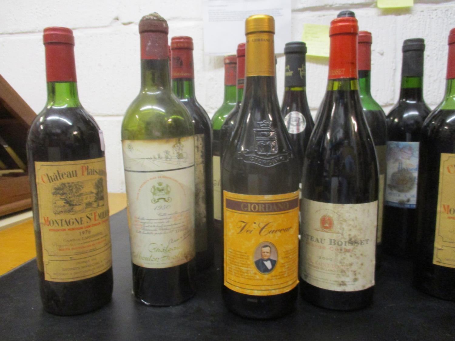 Seventeen mixed bottles of red wine to include Cotes du Rhone, Bordeaux