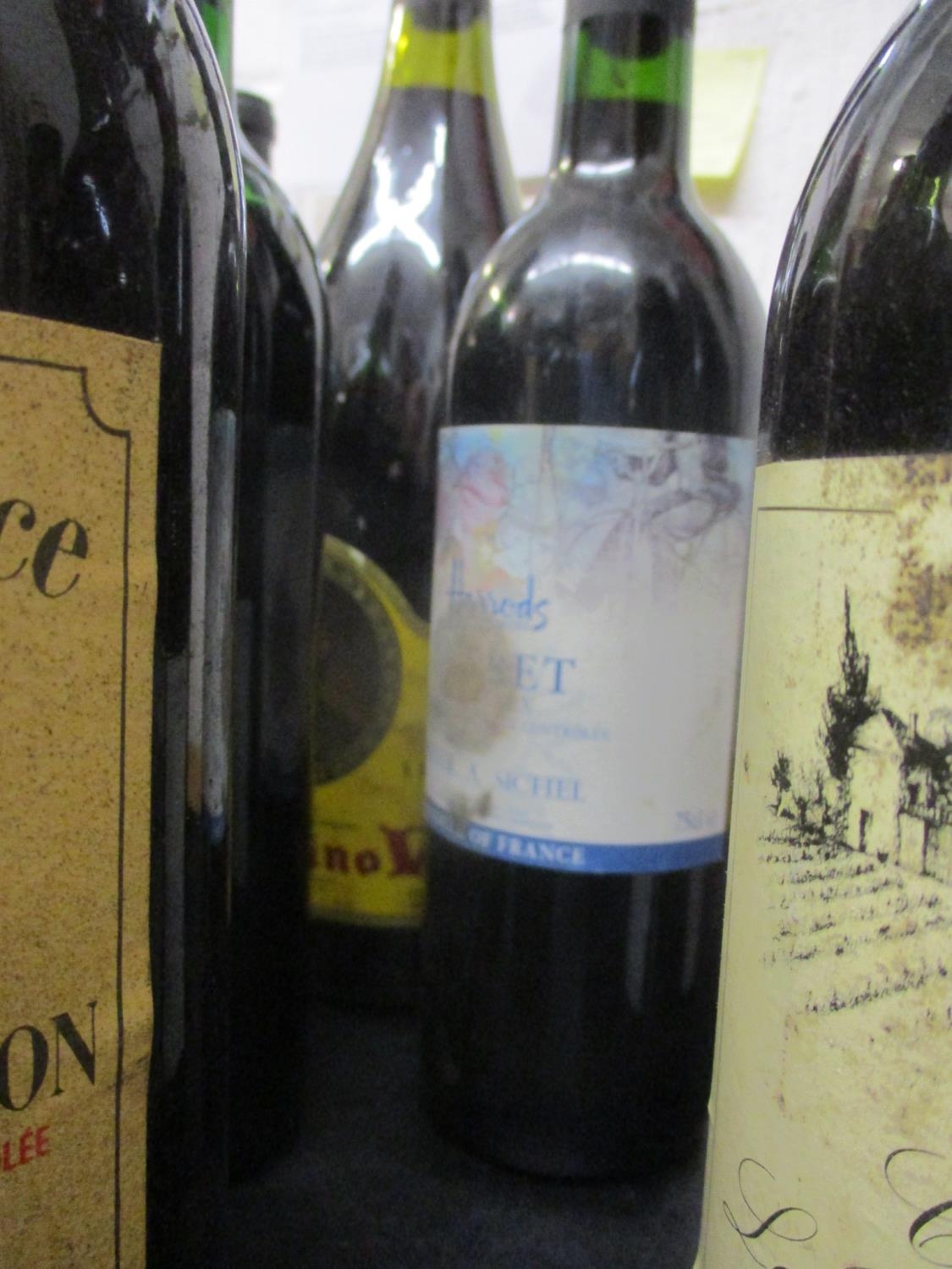 Seventeen mixed bottles of red wine to include Cotes du Rhone, Bordeaux - Image 4 of 4