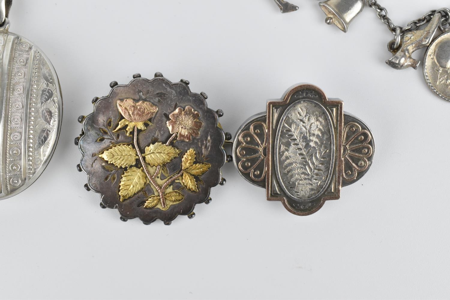 A small collection of Victorian silver jewellery to include two brooches with inlaid rose and yellow - Image 2 of 4