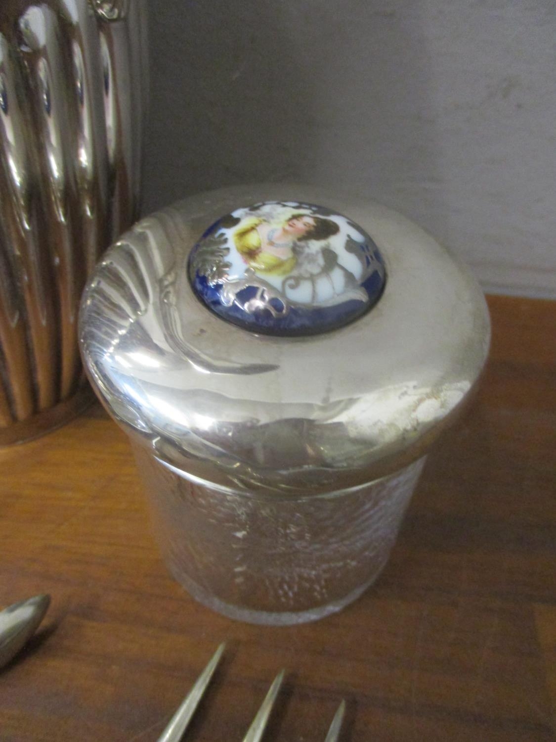 Mixed silver and silver plate to include a button hook, dressing table jars, an American silver - Image 2 of 4