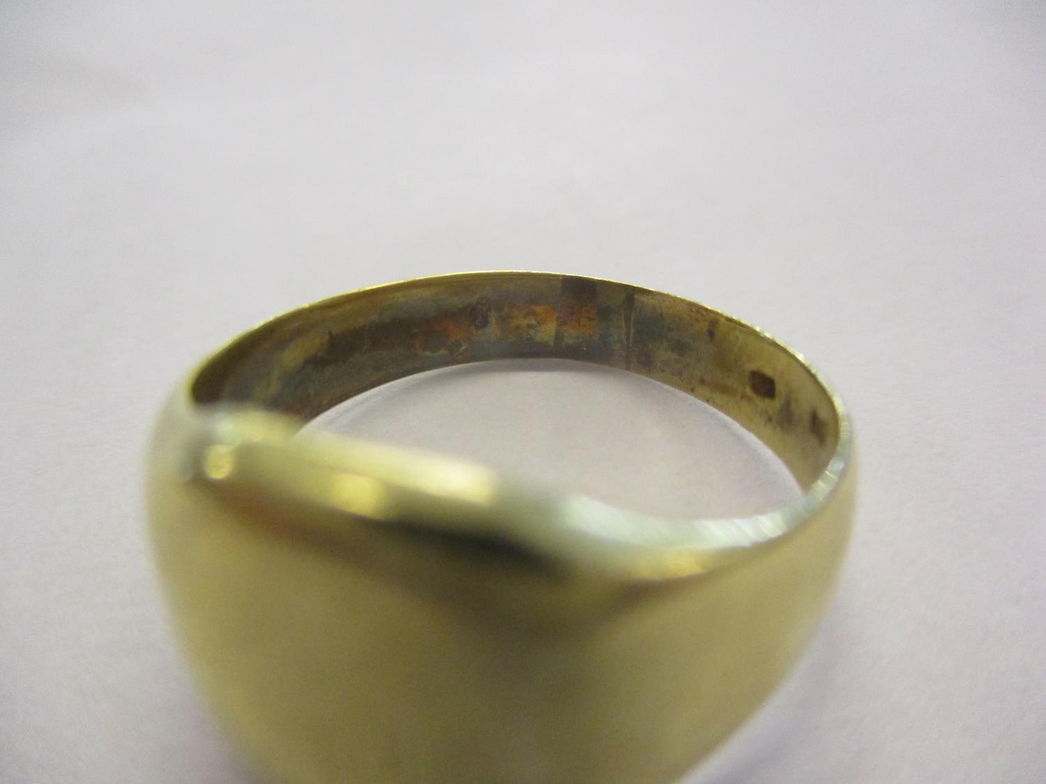 A 9ct gold signet ring dated 1929, tests as gold, ring size P, 7.6g Location: Cab - Image 3 of 3