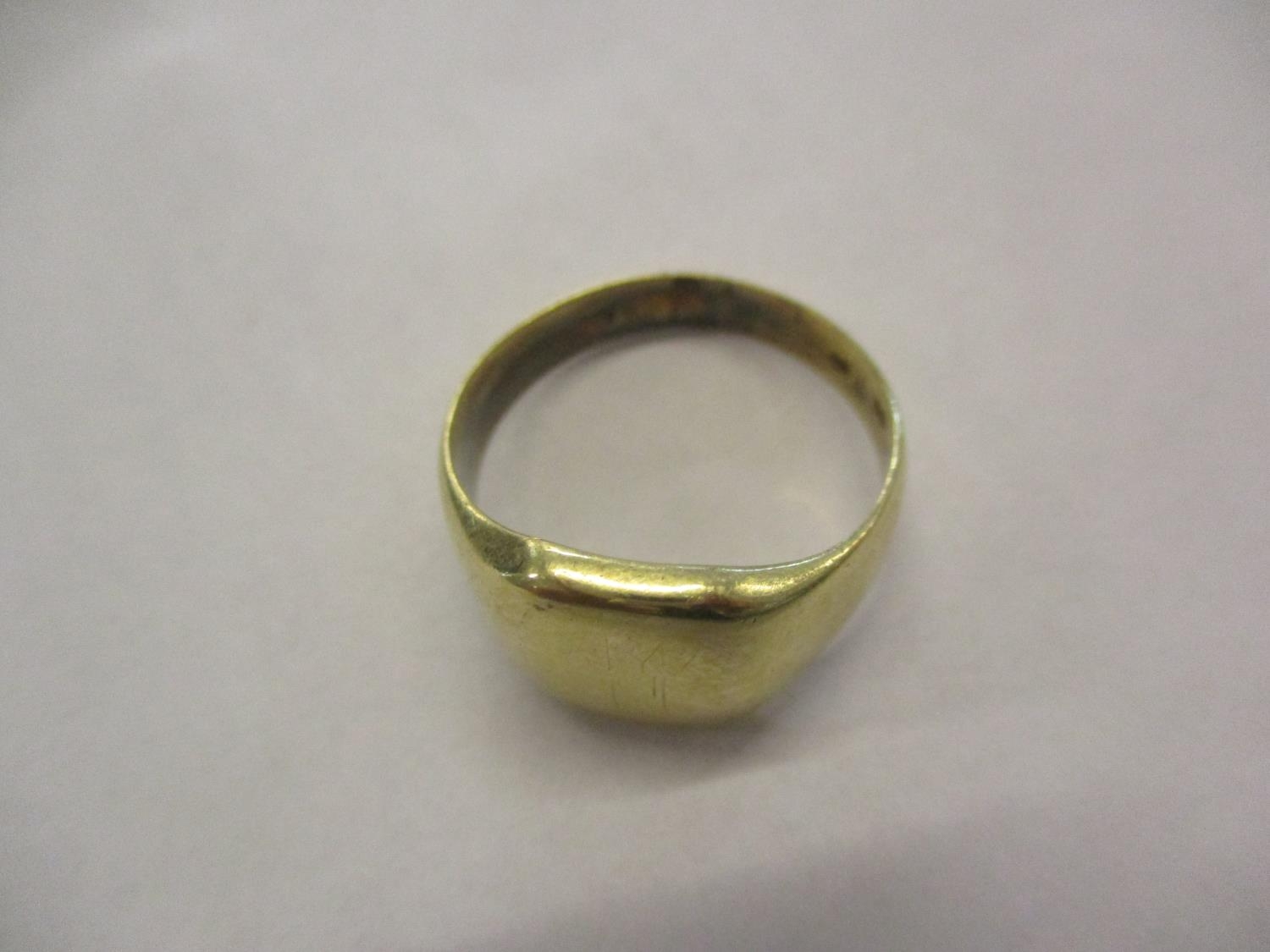 A 9ct gold signet ring dated 1929, tests as gold, ring size P, 7.6g Location: Cab - Image 2 of 3