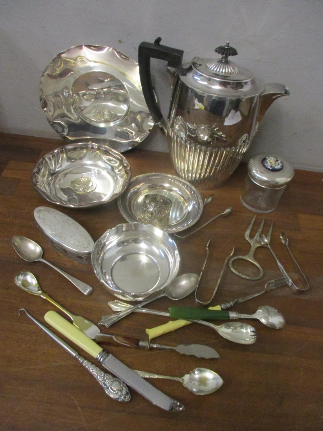 Mixed silver and silver plate to include a button hook, dressing table jars, an American silver