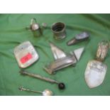 A quantity of small white metal items to include a snuff box in the form of a shoe Location: Porter