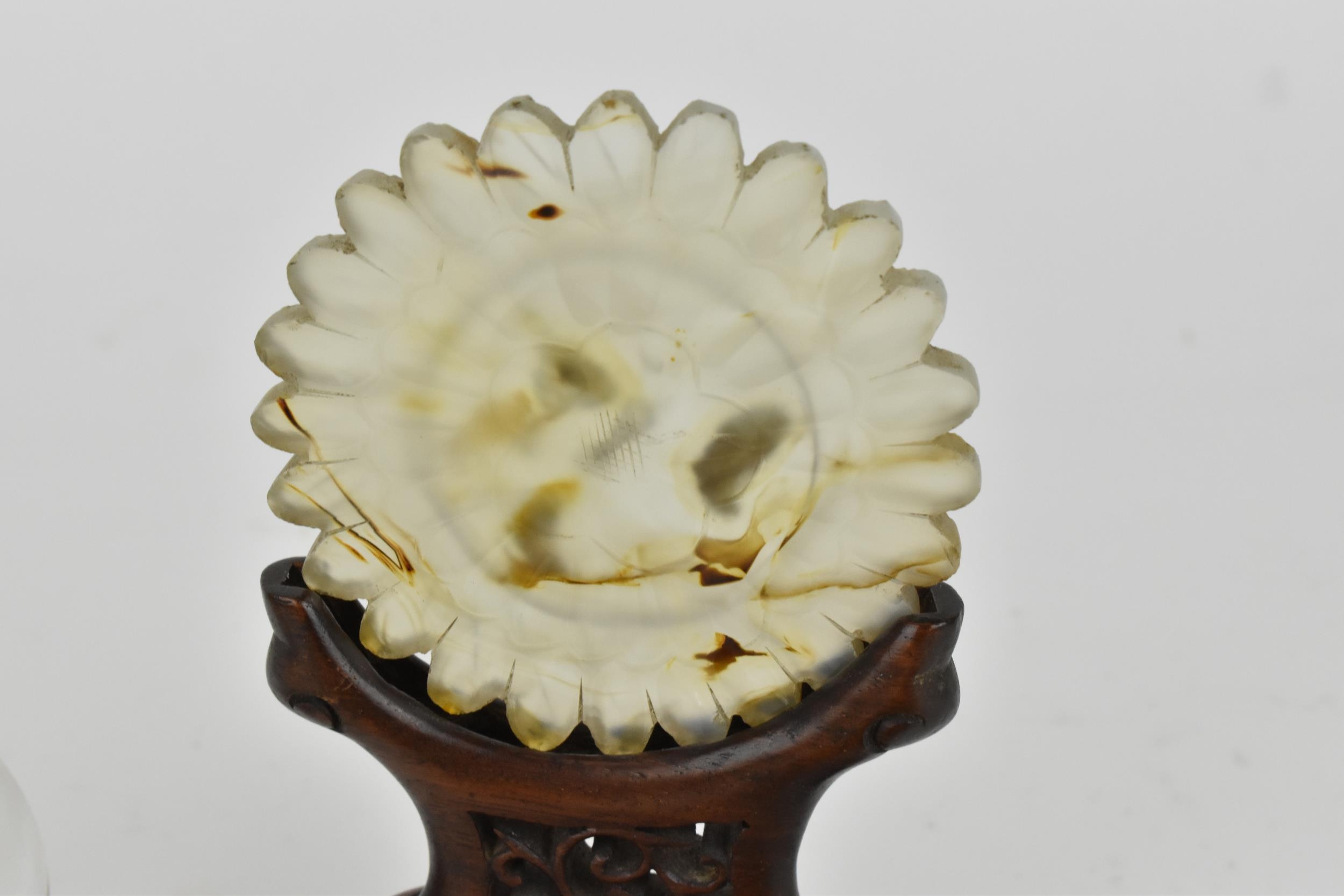 A Chinese carved agate decorative piece modelled with a dragon and scroll to the top and leaf detail - Image 2 of 7