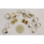 Mixed jewellery to include four 9ct gold rings together with silver gilt necklace and other items
