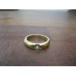 An 18ct yellow gold solitaire ring (missing stone), London 1995, 5.05g