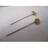 15ct yellow gold knot stick pin, peg set with three small cultured pearls, 1.5g together with a