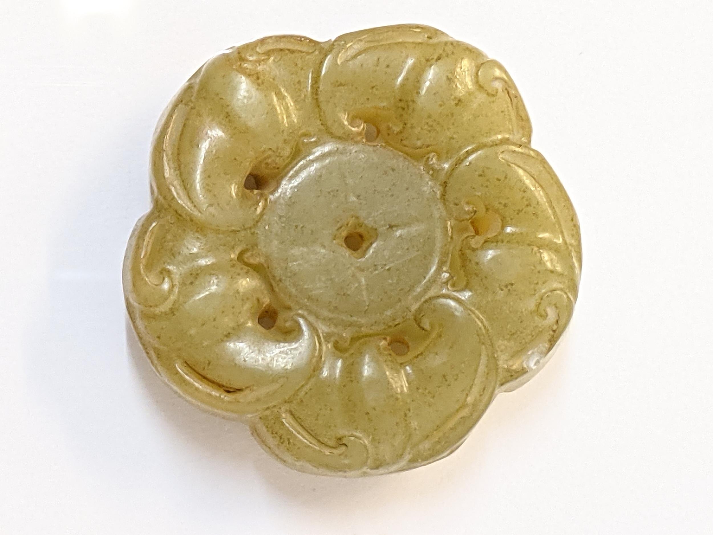 Five Chinese green/brown jade coloured pendants in the form of animals, a figure and others - Image 4 of 4