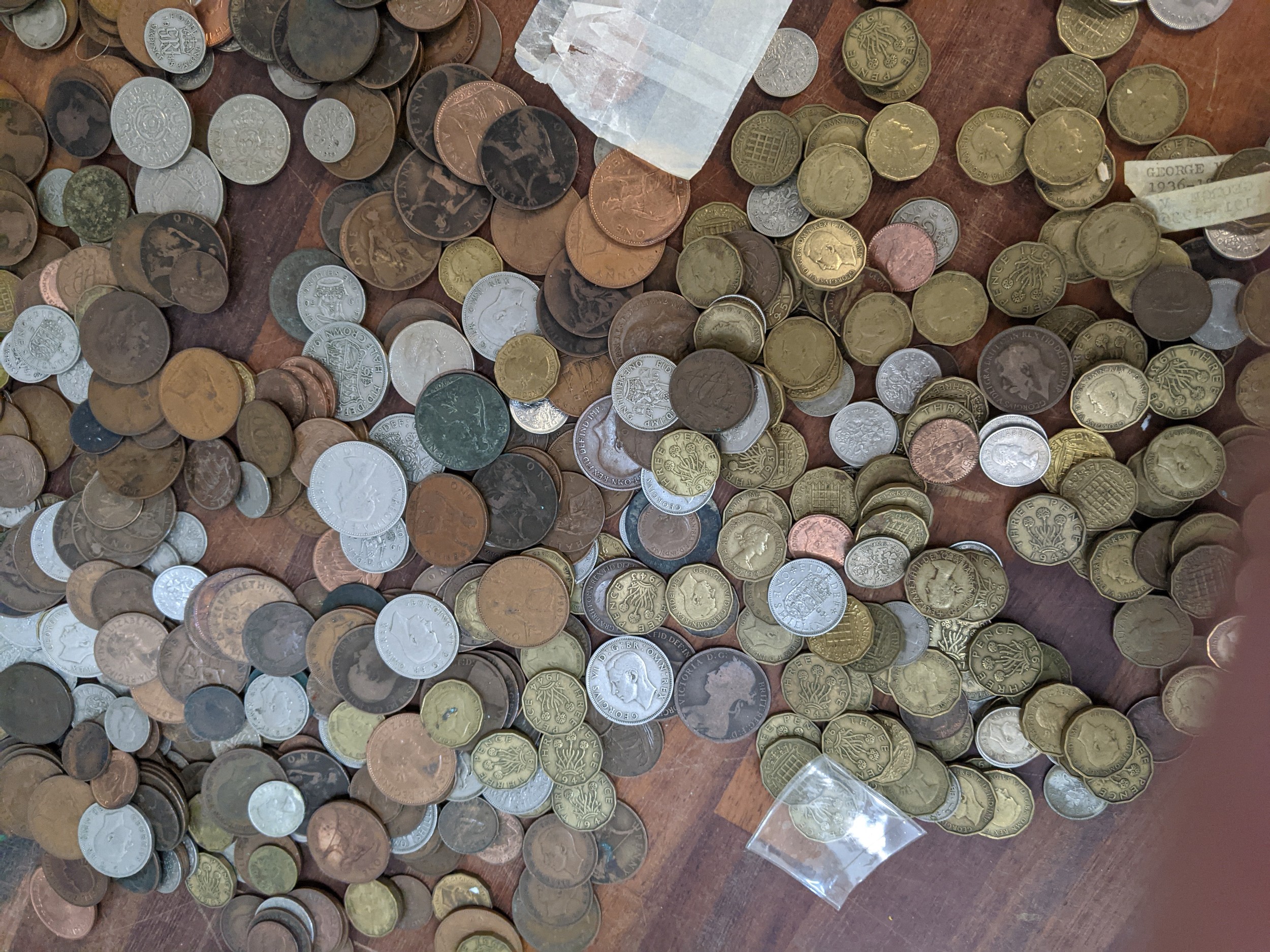 British coins to include shillings, pennies, three pence pieces and others Location: Port - Image 9 of 10