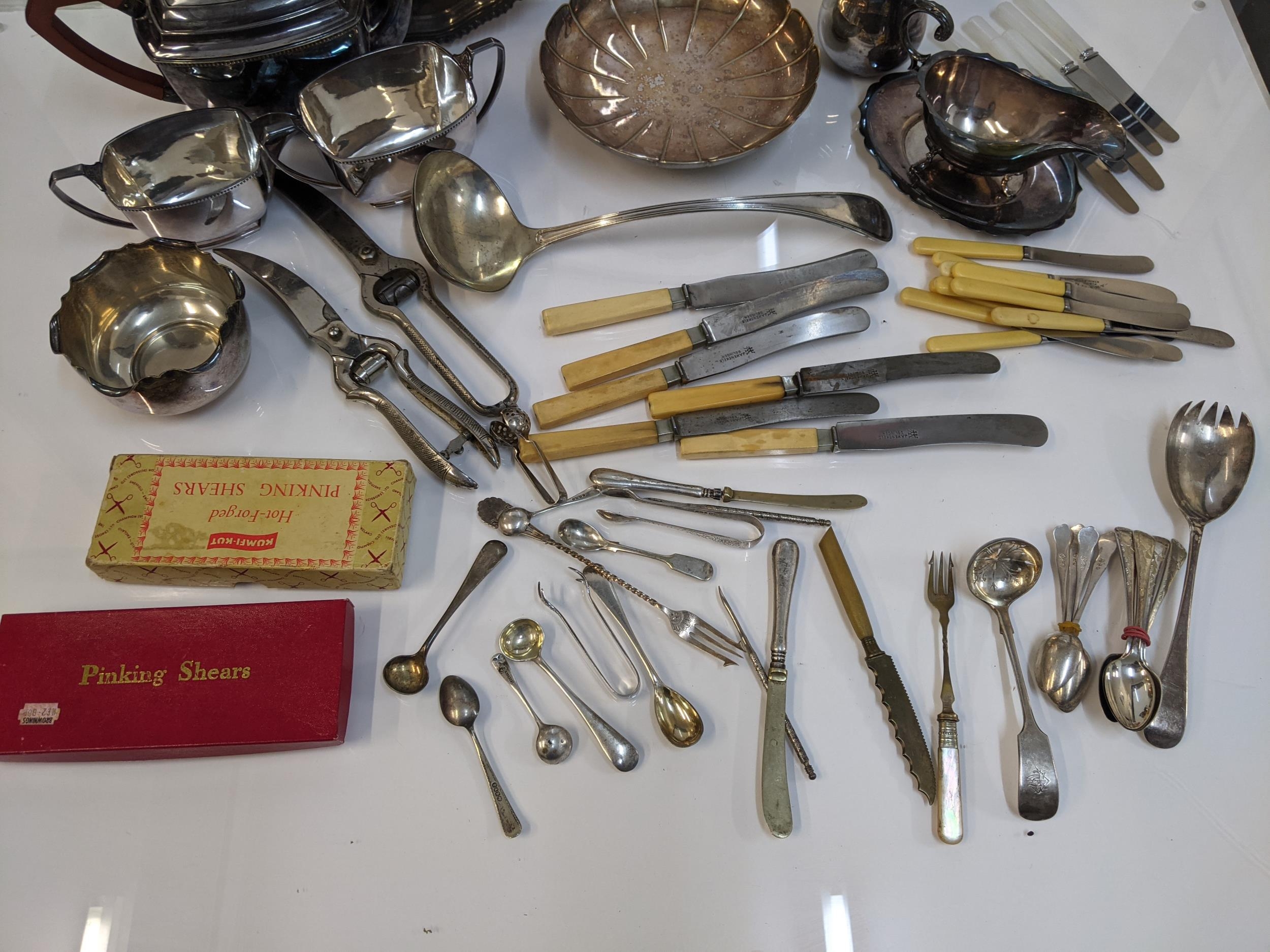 Silver plate to include a three piece tea set, sauce boats, flatware, knives and other items - Image 3 of 3