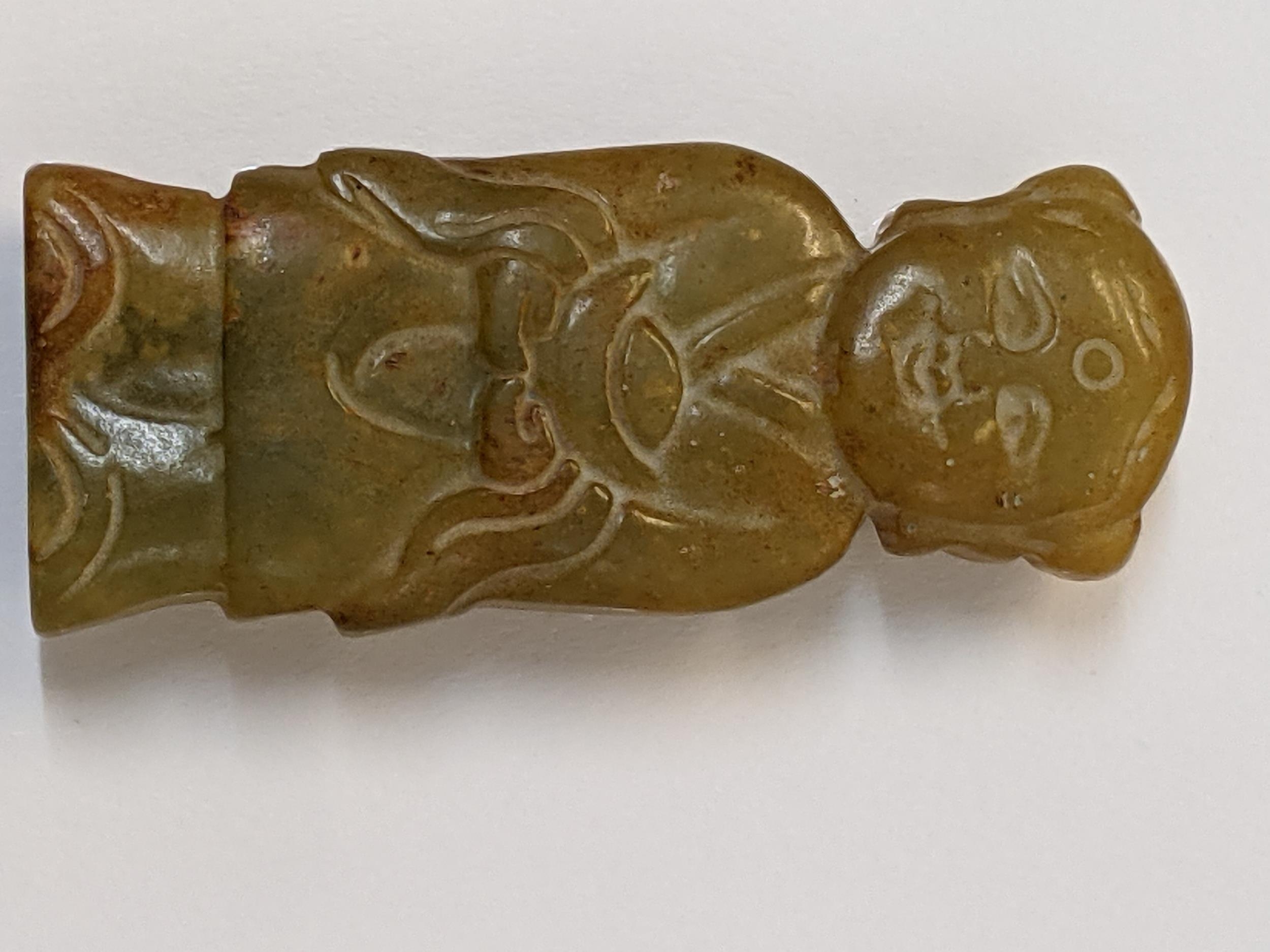 Five Chinese green/brown jade coloured pendants in the form of animals, a figure and others - Image 3 of 4