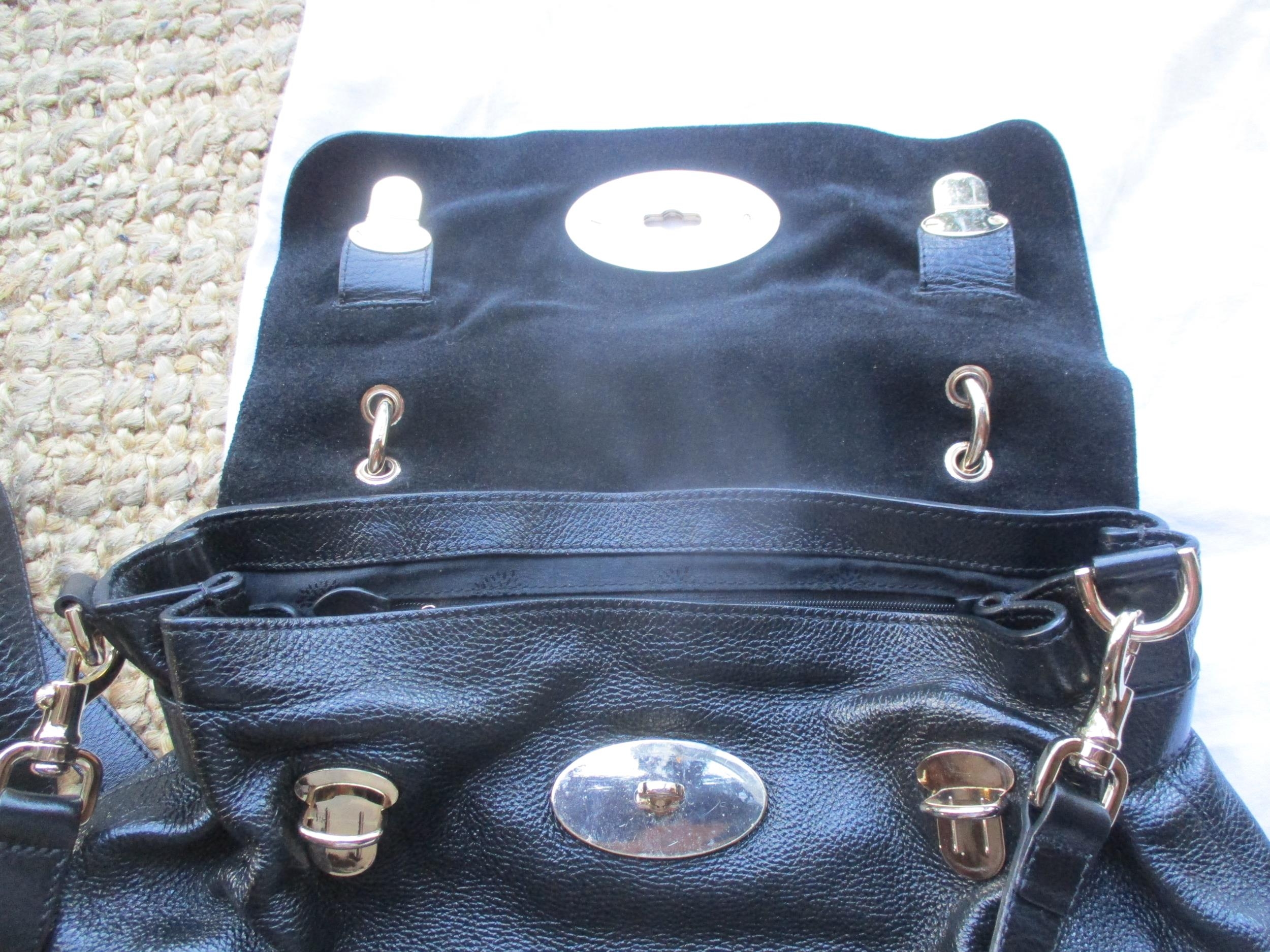 A Mulberry 2011 black leather postman's satchel style bag with gold tone hardware, serial number - Image 5 of 11