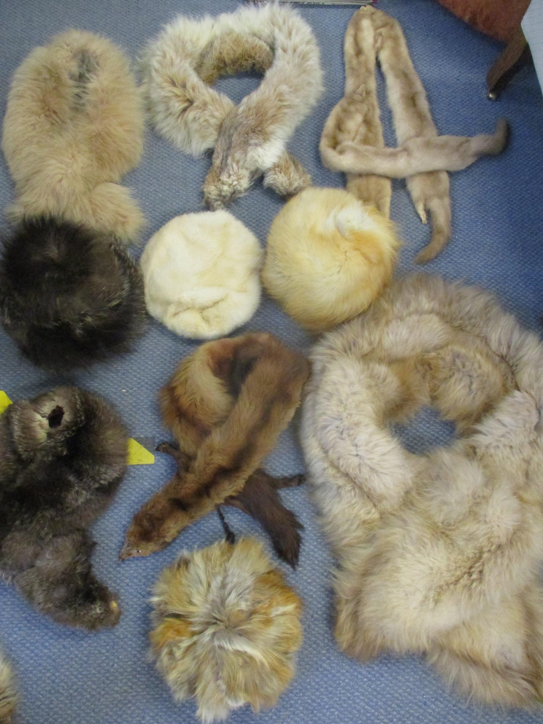 A quantity of vintage fur hats and stoles to include a lynx stole, a mink stole and red fox hats