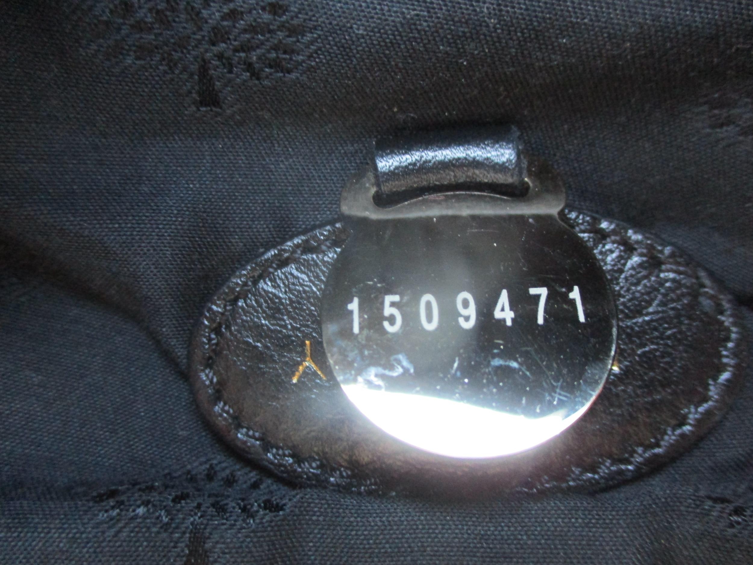 A Mulberry 2011 black leather postman's satchel style bag with gold tone hardware, serial number - Image 6 of 11