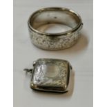 An early 20th century silver vesta case and a silver bangle Location: Cab