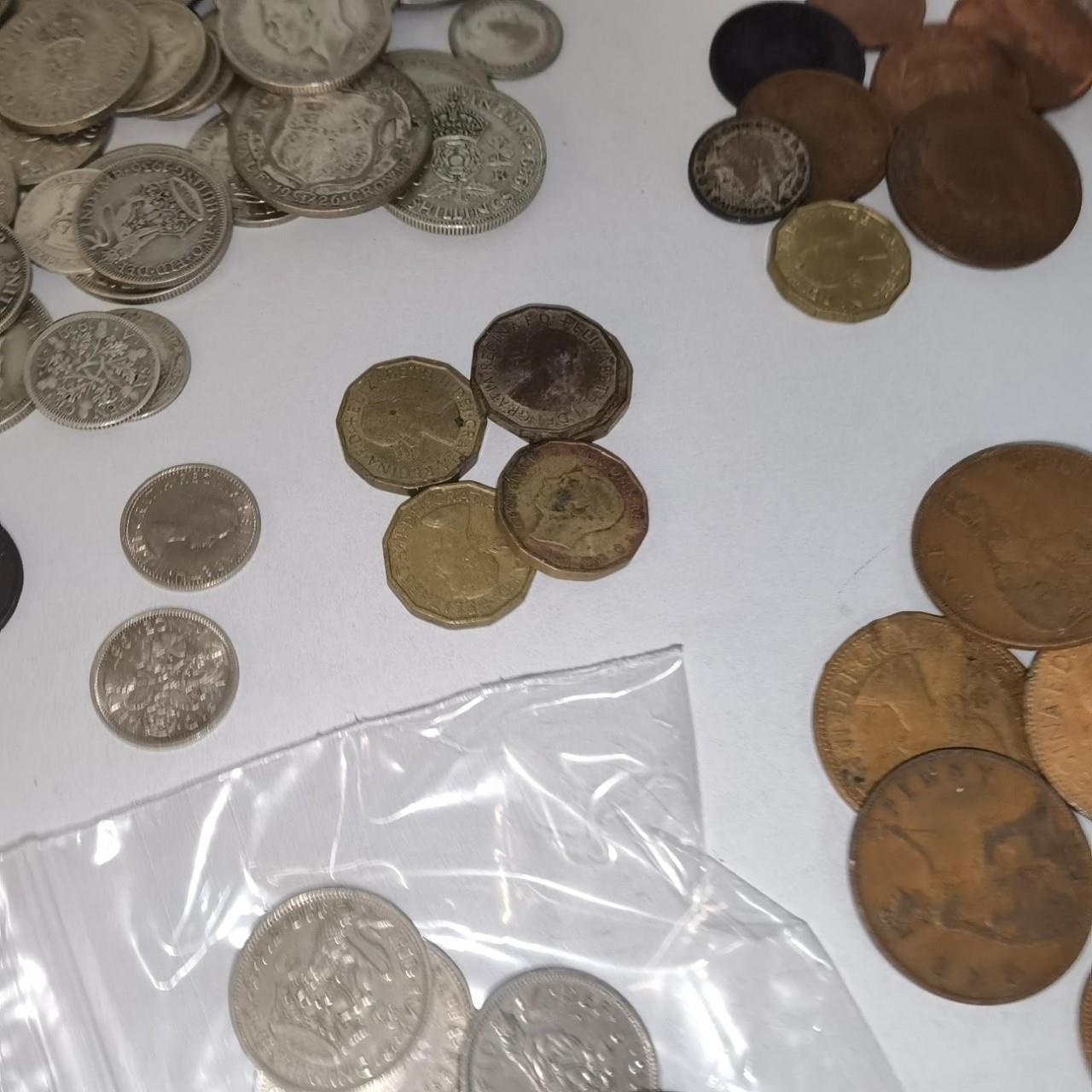 A large quantity of early to mid 20th century British Coinage to include half crowns, florins - Image 4 of 8