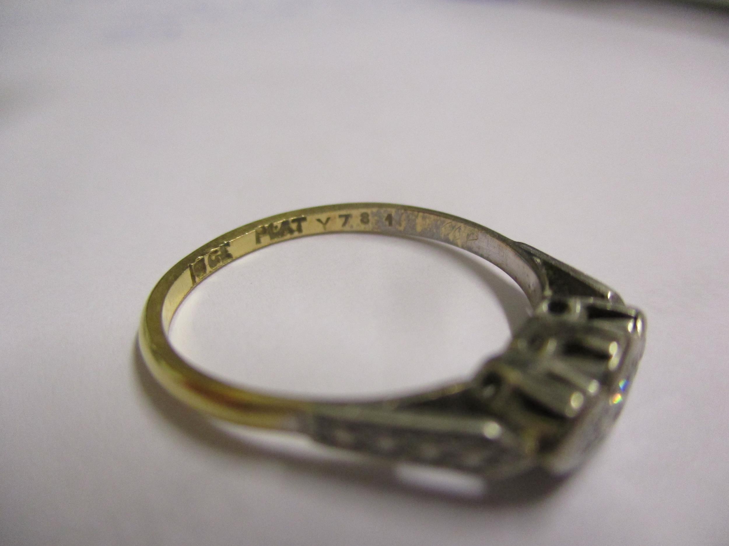 An 18ct white gold and 3 diamond ring, having a platinum illusion setting, stamped 18ct, ring size - Image 4 of 5