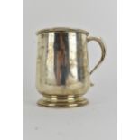 An early 20th century silver tankard by ES Barnsley & Co, Birmingham 1920, with a flared reeded rim,