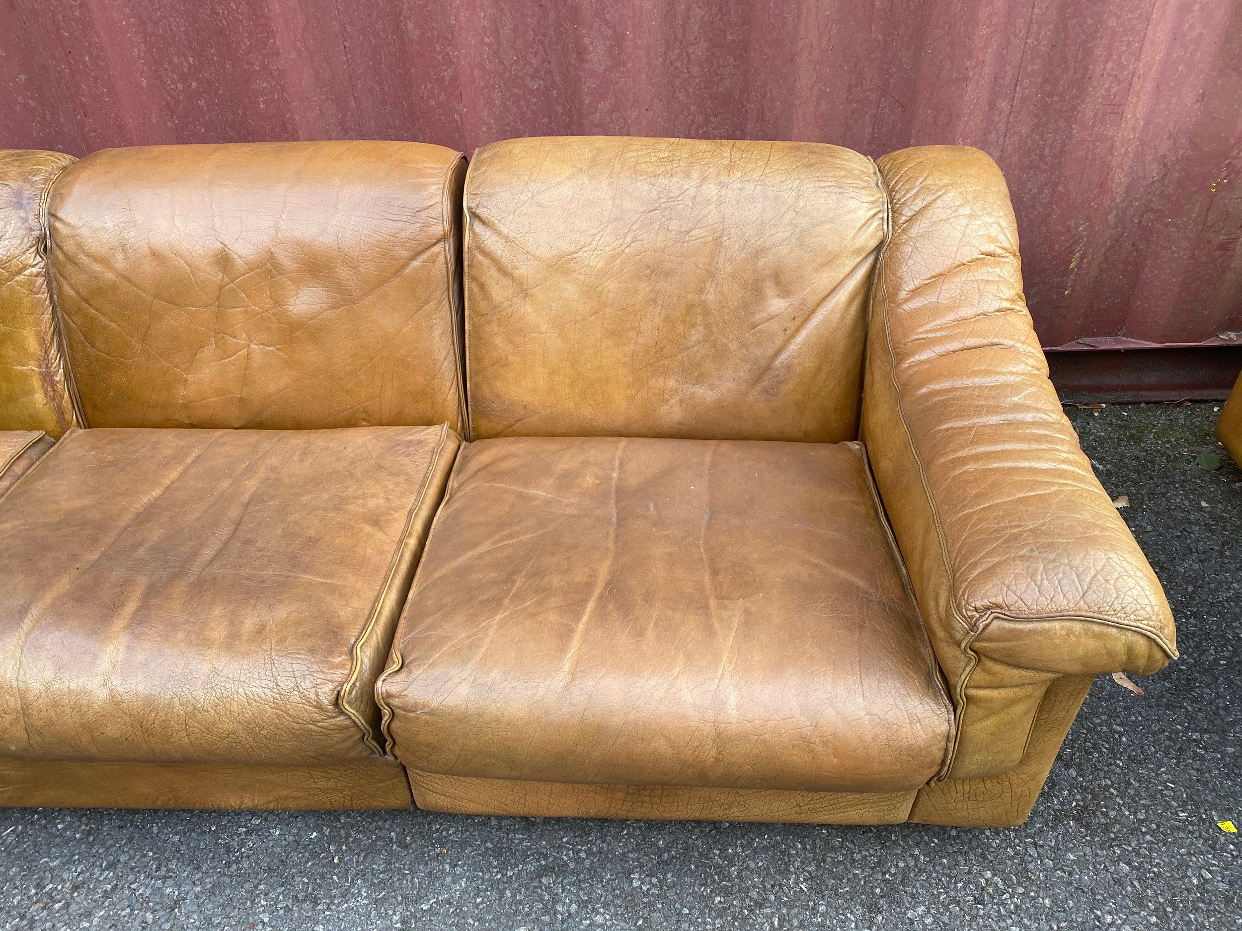 A mid 20th century retro leather suite by Vatne Mobler consisting of a three seater sofa and two - Image 6 of 17