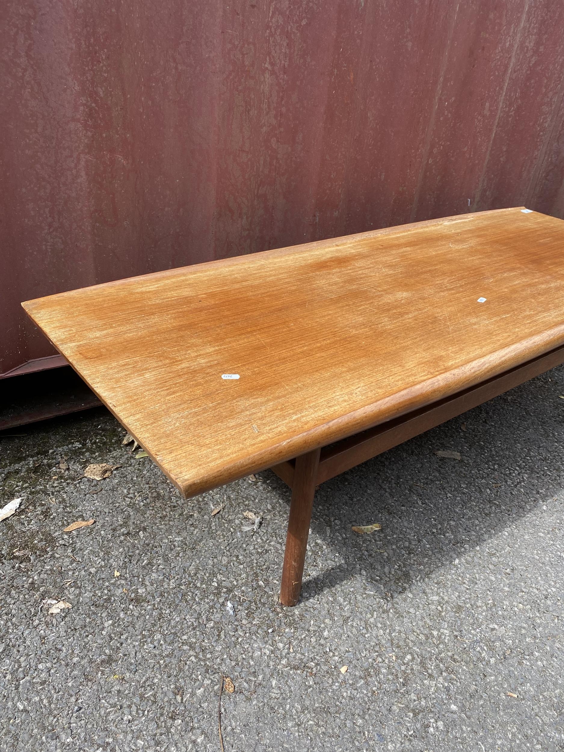 A Dalescraft mid 20th century teak coffee table of rectangular form with curved edges, 44.5h x 151. - Image 6 of 7