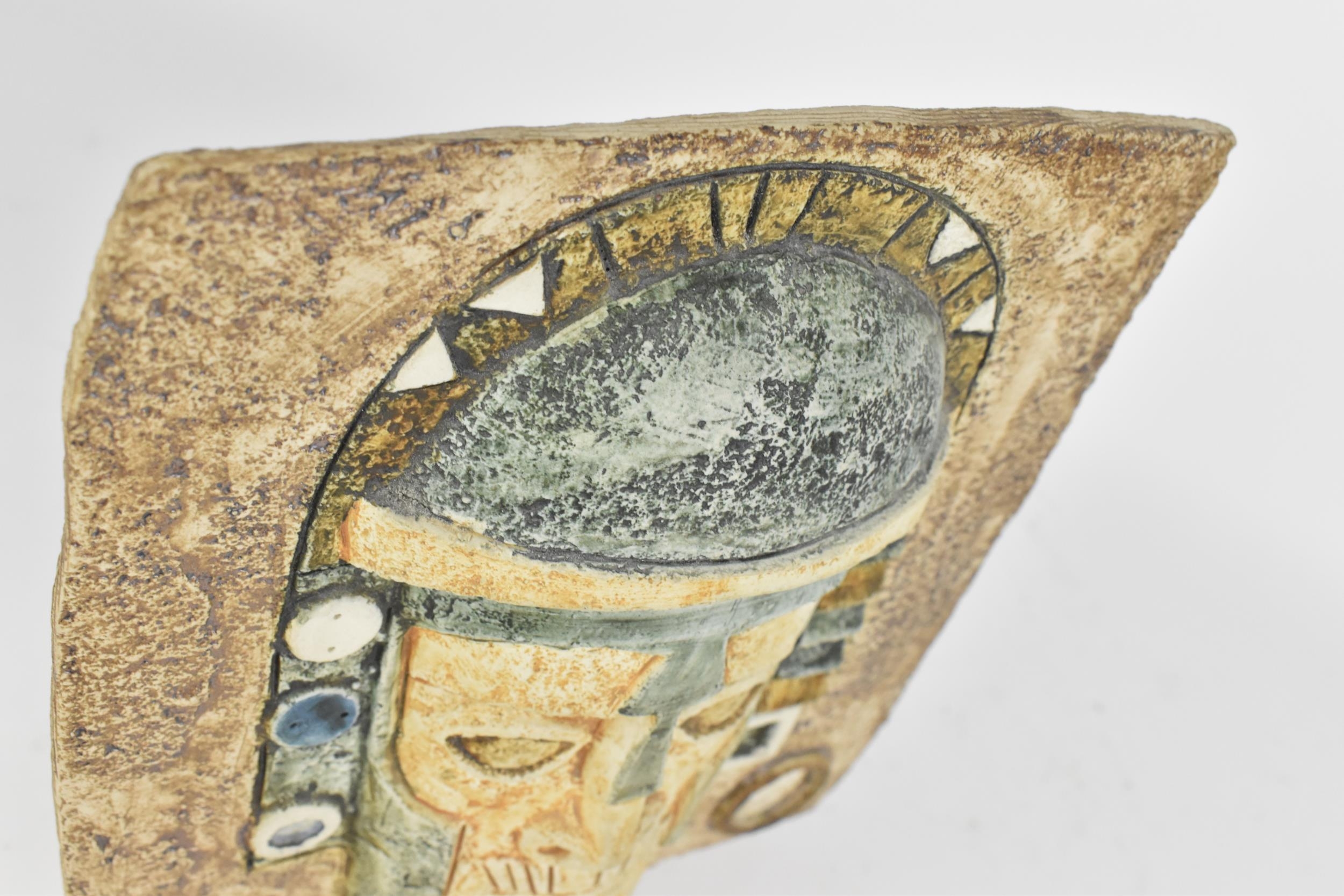 A Troika mask with incised and textured 'Aztec' decoration, monogrammed AW for Annette Walters circa - Image 5 of 7