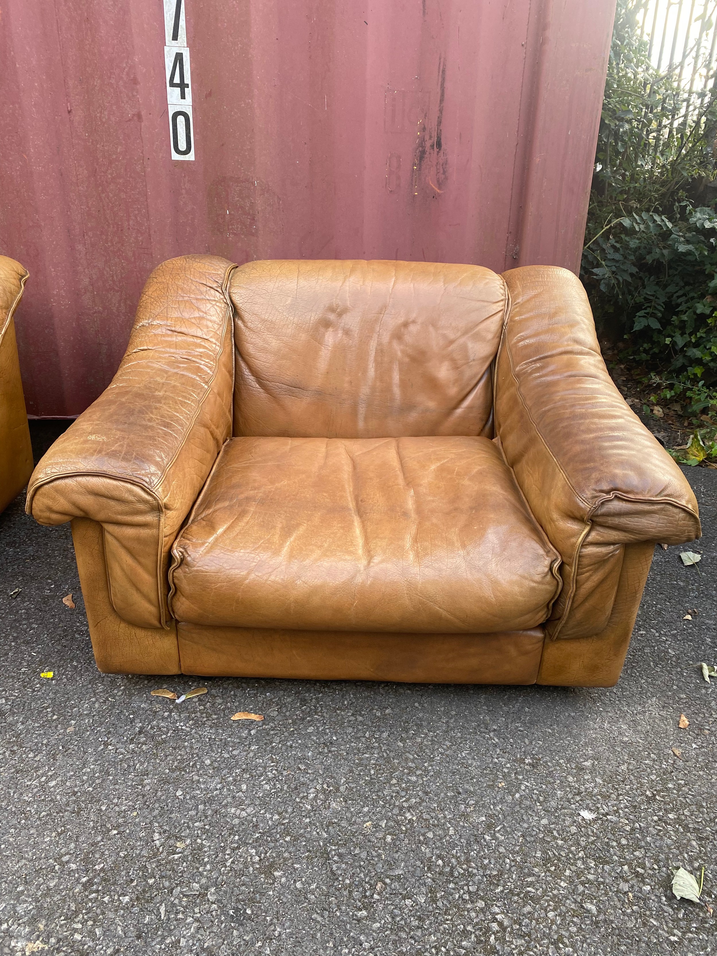 A mid 20th century retro leather suite by Vatne Mobler consisting of a three seater sofa and two - Image 2 of 17