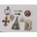 Mixed jewellery to include a Scottish penannular silver brooch, two Scottish kit pins, an Ola