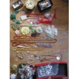 A mixed lot to include Oriental style jewellery, vintage jewellery, cufflinks, silver chains stamped