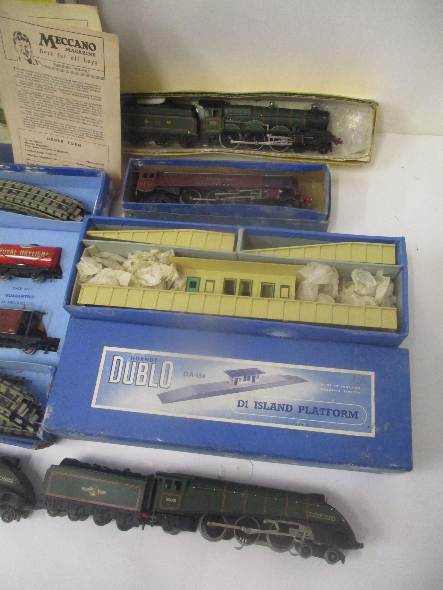 A selection of 00 gauge trains to include a boxed Hornby Dublo electric train set - Image 3 of 3