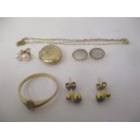 Three pairs of 9ct gold earrings set with pearls, mother of pearl and emeralds, a 9ct gold locket,