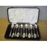 A cased set of eleven early 20th century silver teaspoons 108.8g