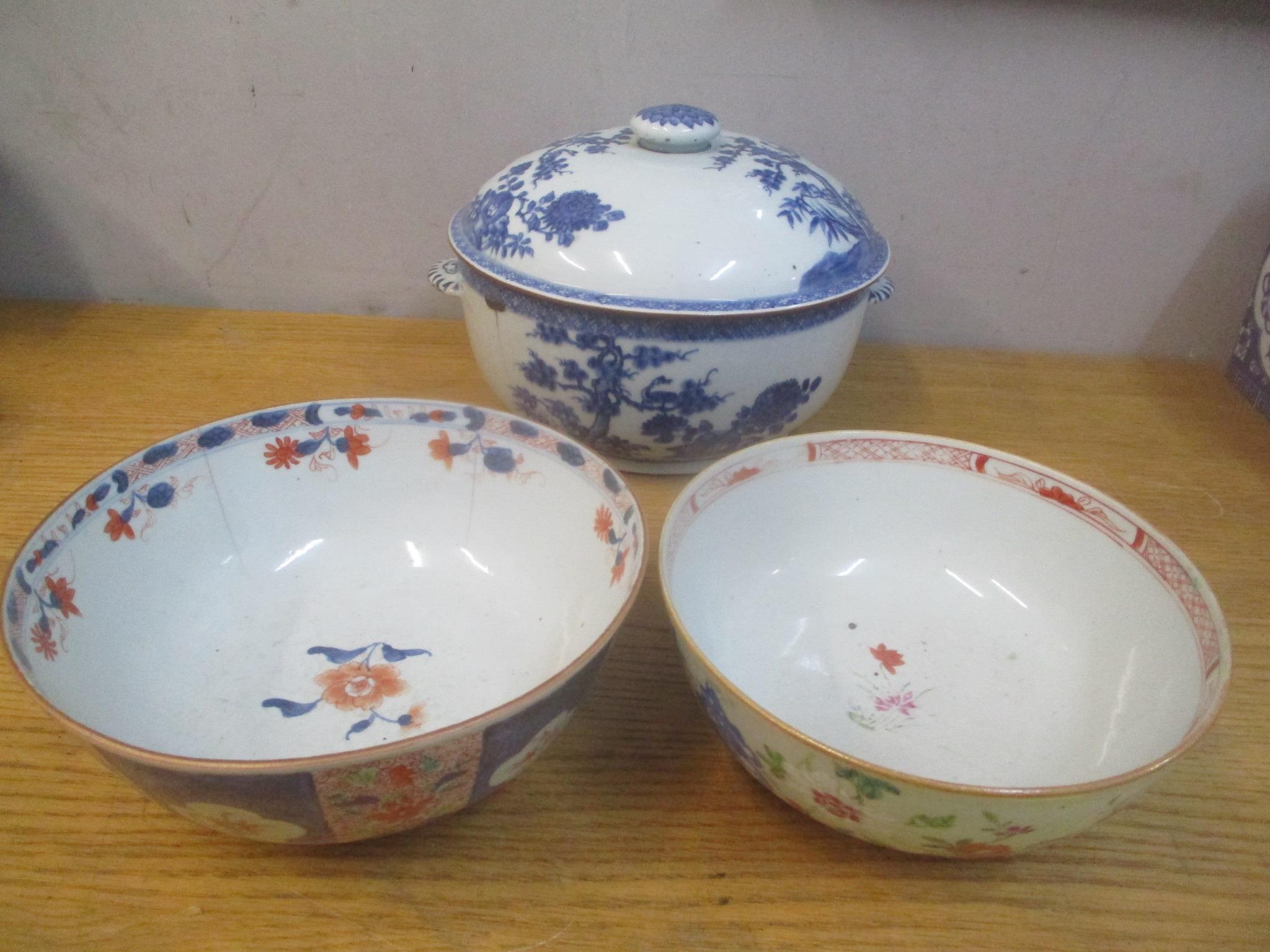 Eighteenth century Chinese porcelain comprising a tureen and cover and two bowls, each damaged
