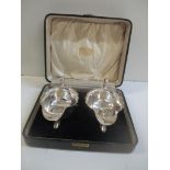 A cased pair of George V Edward Viners silver sauceboats, Sheffield 1933, total weight 211g