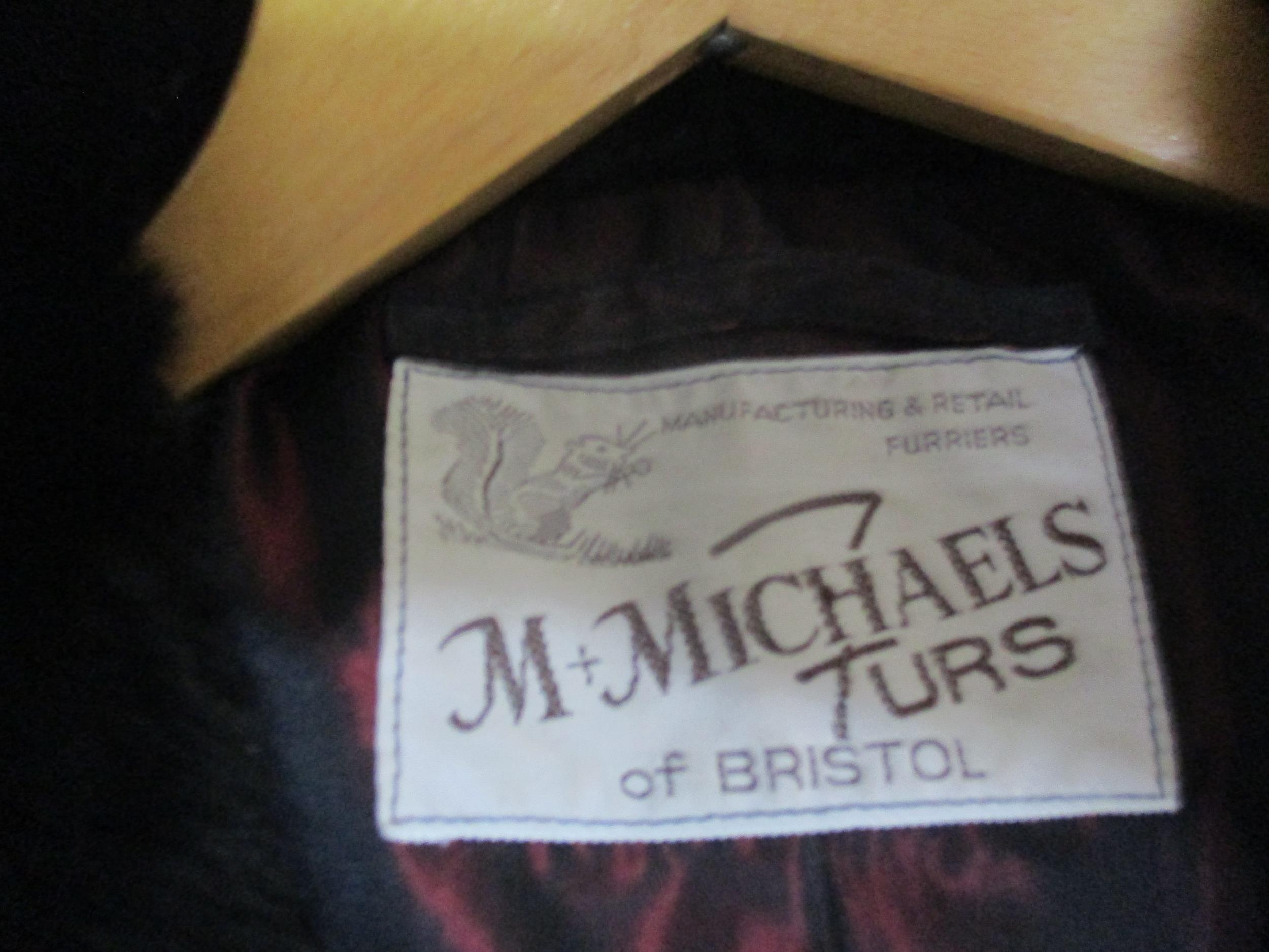 A vintage Leon Haase dark brown fur coat, 42"Chest 46"Long together with an M & Michael black beaver - Bild 4 aus 7