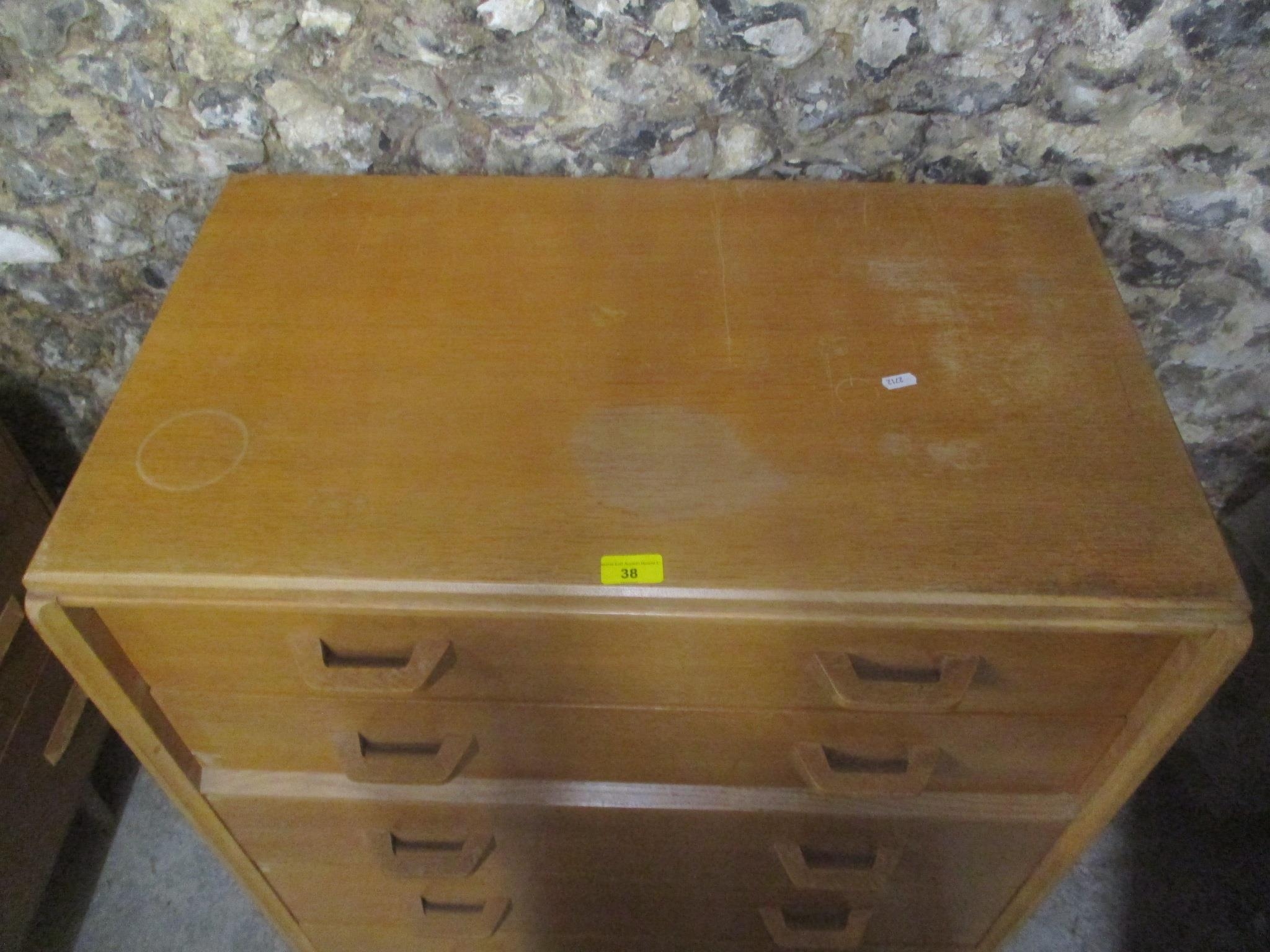 A mid 20th century retro G-Plan E-Gomme light ok chest of five graduating drawers, 97.5cm h x 76.5cm - Bild 2 aus 2